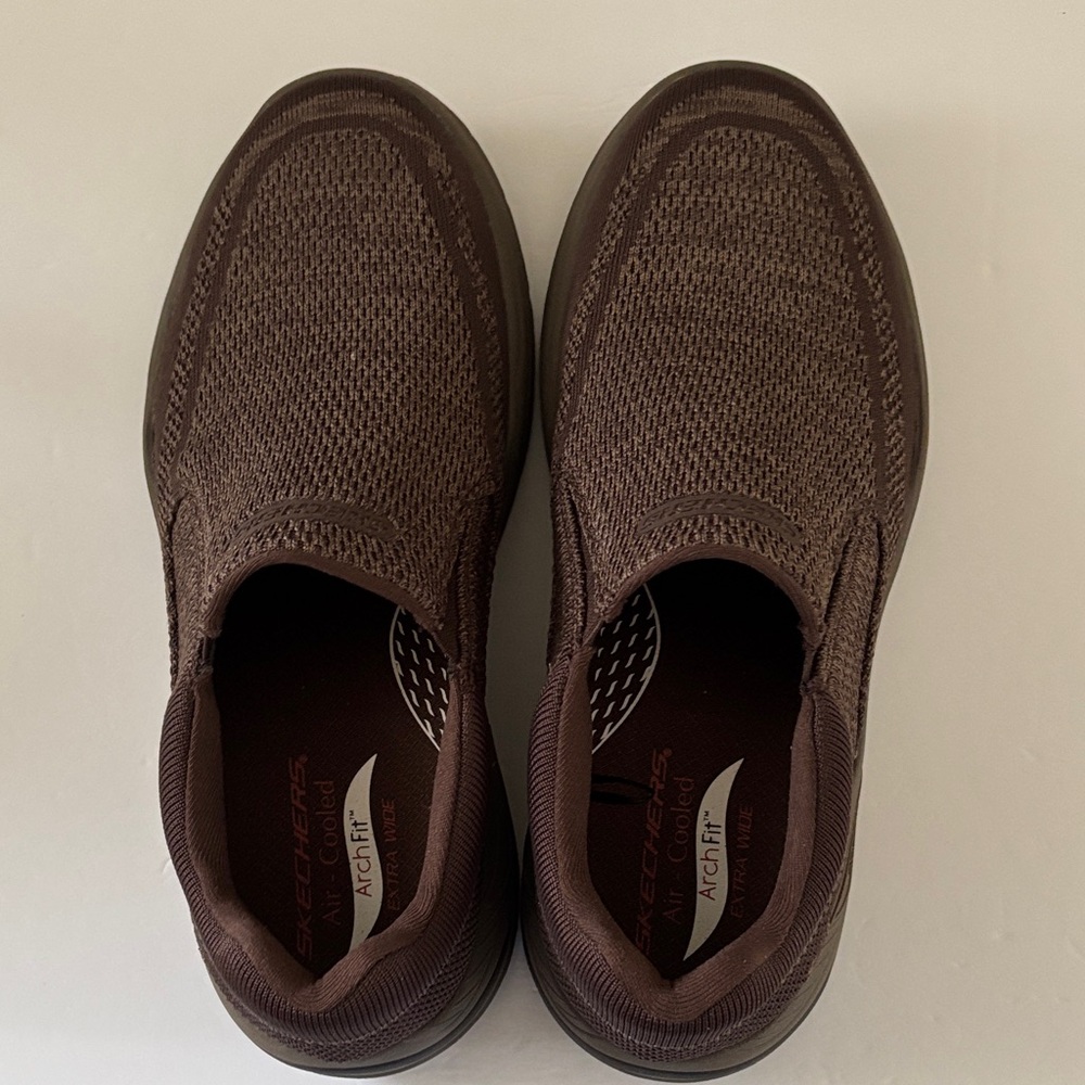 Skechers Men's Dark Brown Knit Slip-Ons Size 9 Extra Wide Fit